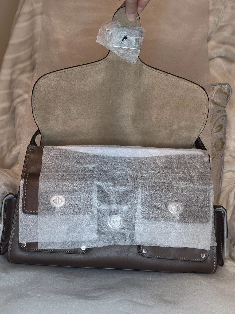 COACH CARGO TURNLOCK TABBY 36